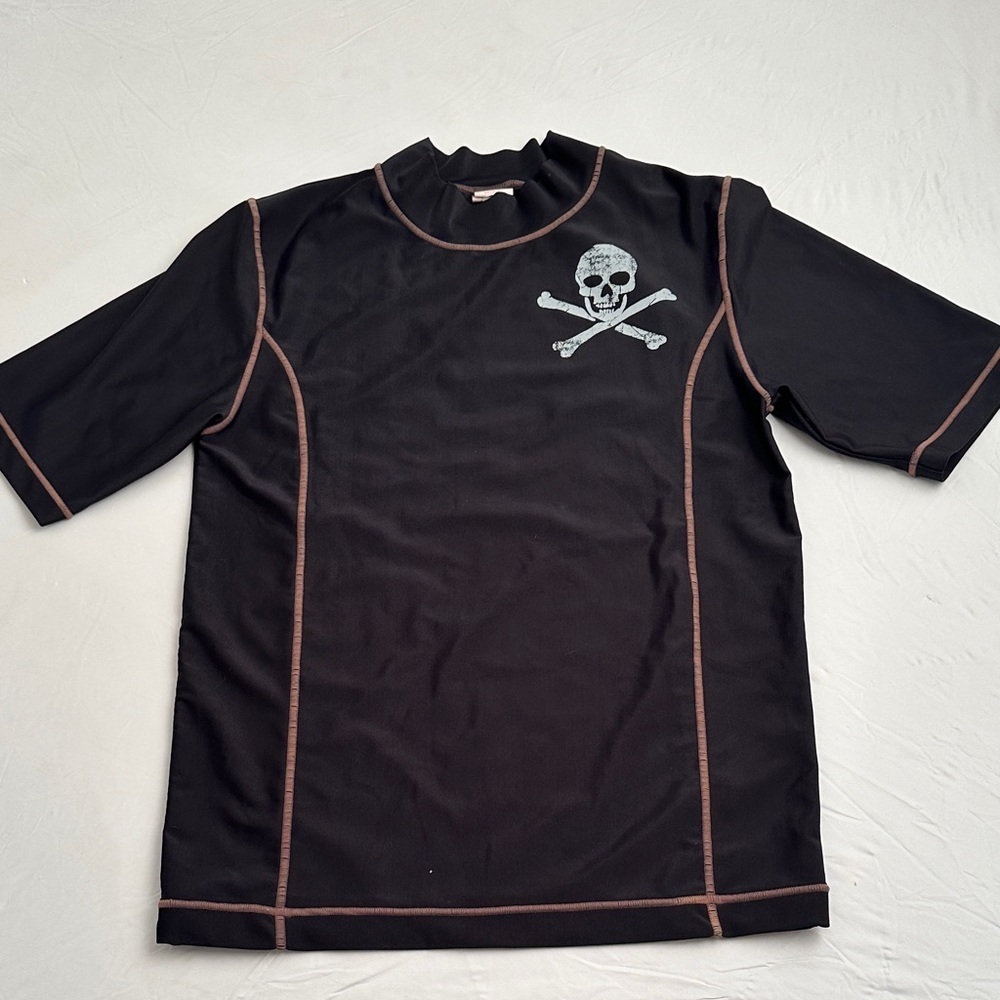 Mossimo black with white skull graphic short sleeve rash guard